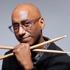 A versatilidade do baterista Omar Hakim