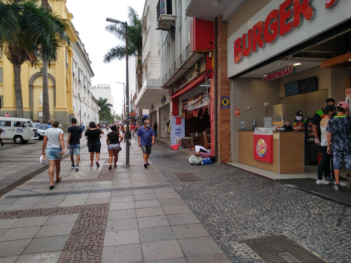 Comerciantes afirmam que pagam a conta da pandemia