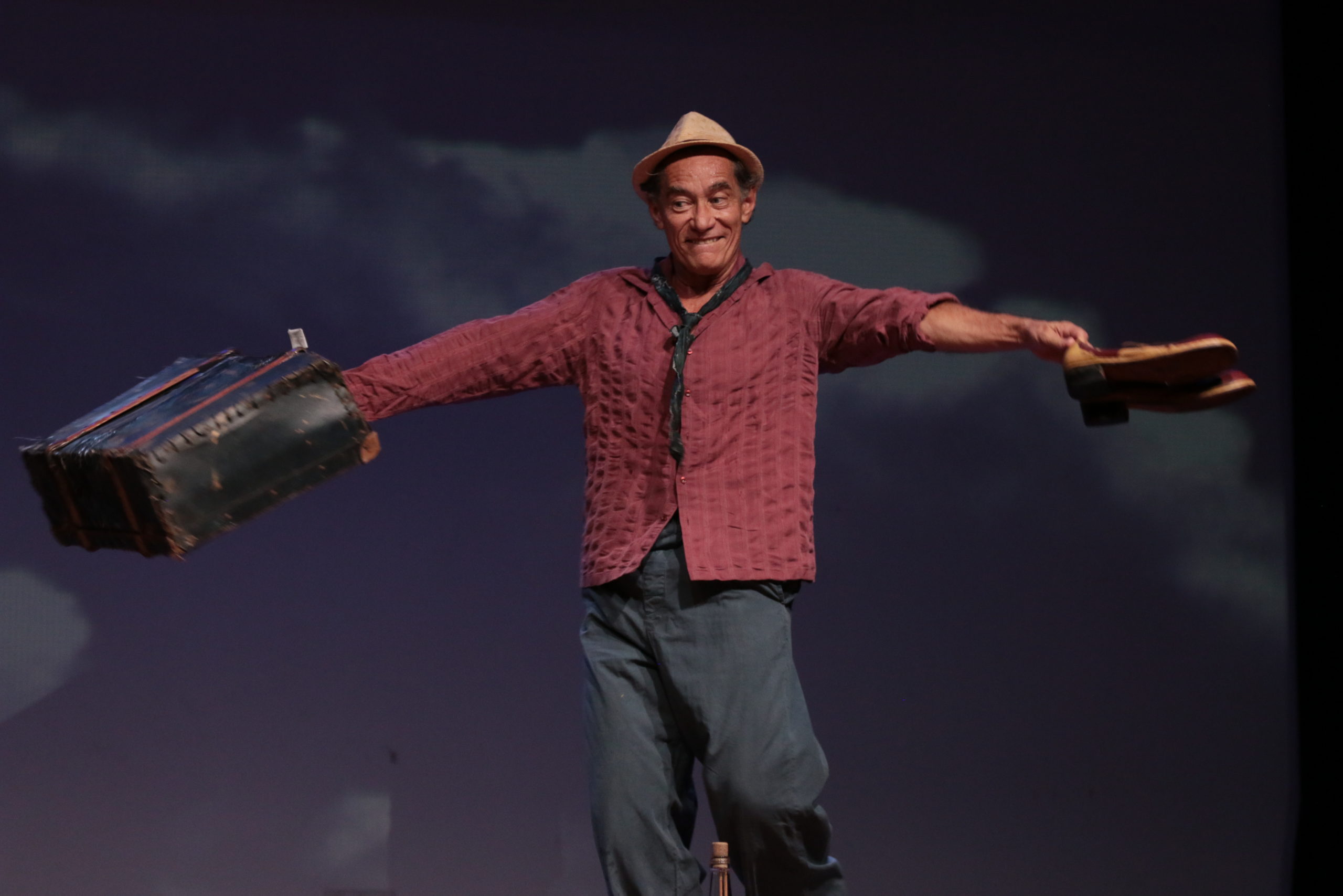 Loucura é tema de monologo do ator Chico Díaz