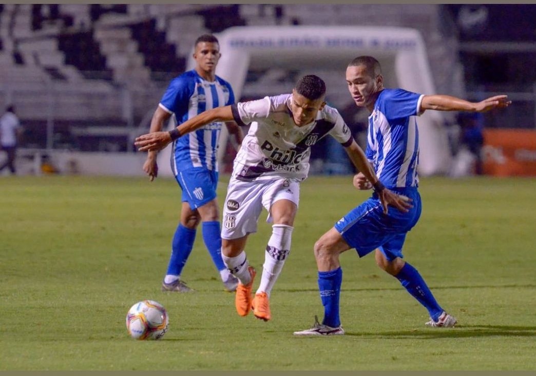 Ponte perde em casa e demite treinador