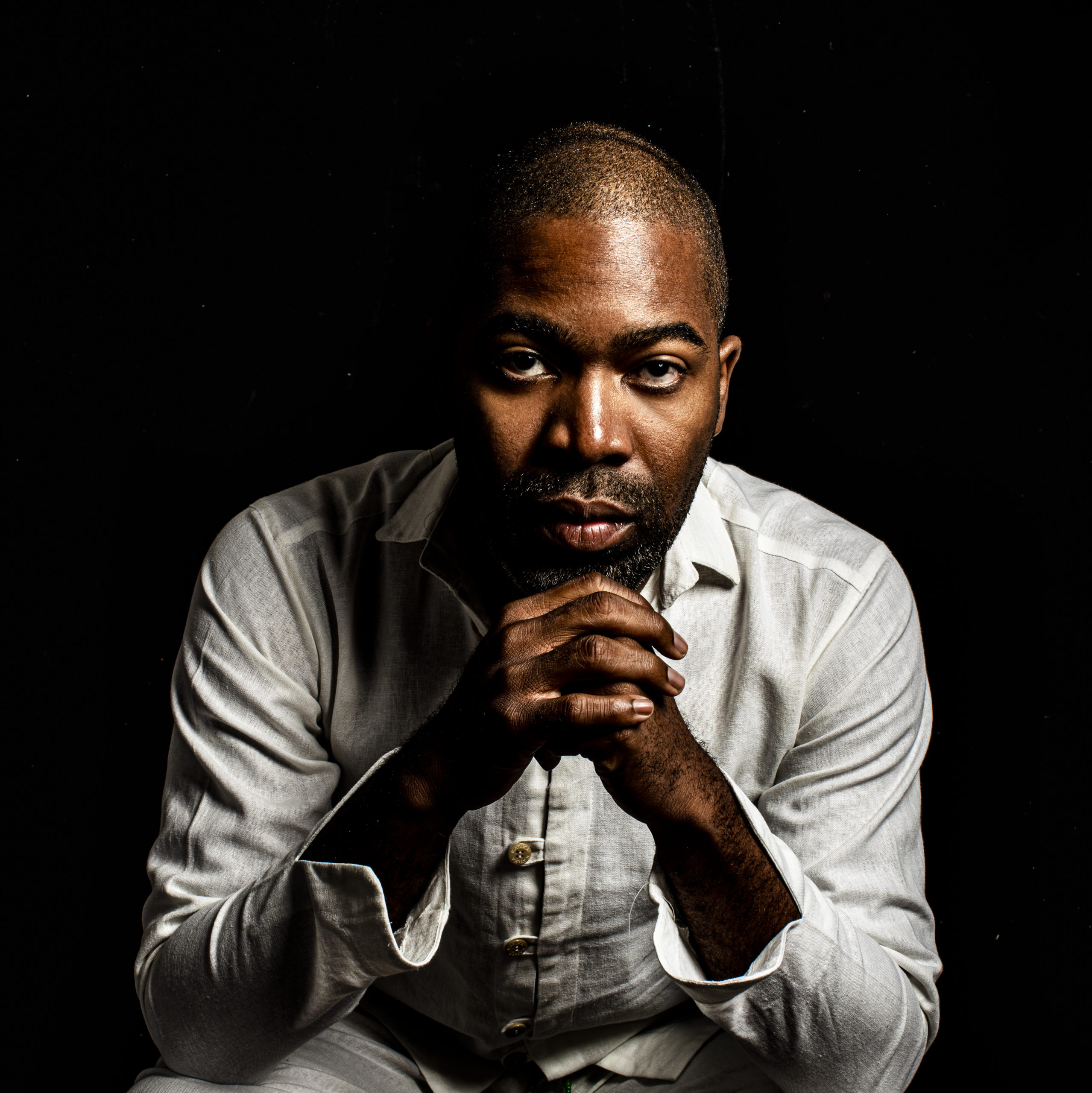 Tiganá Santana faz show on line nesta quinta-feira