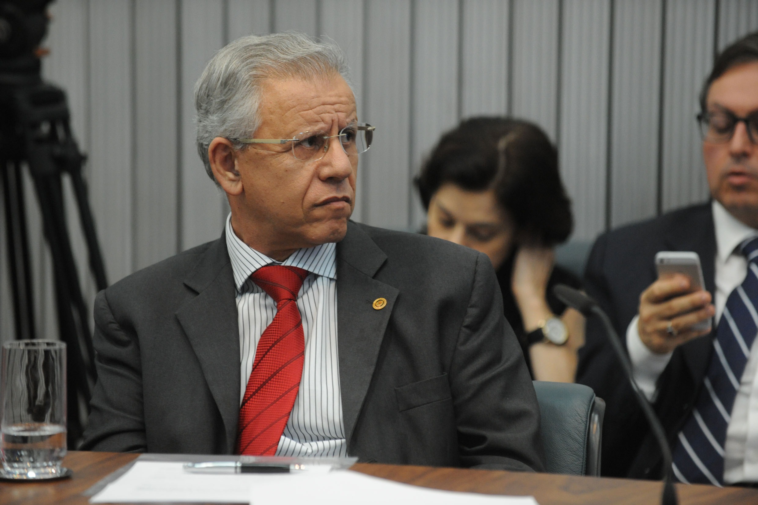 Perugini segue internado e Câmara aprova afastamento