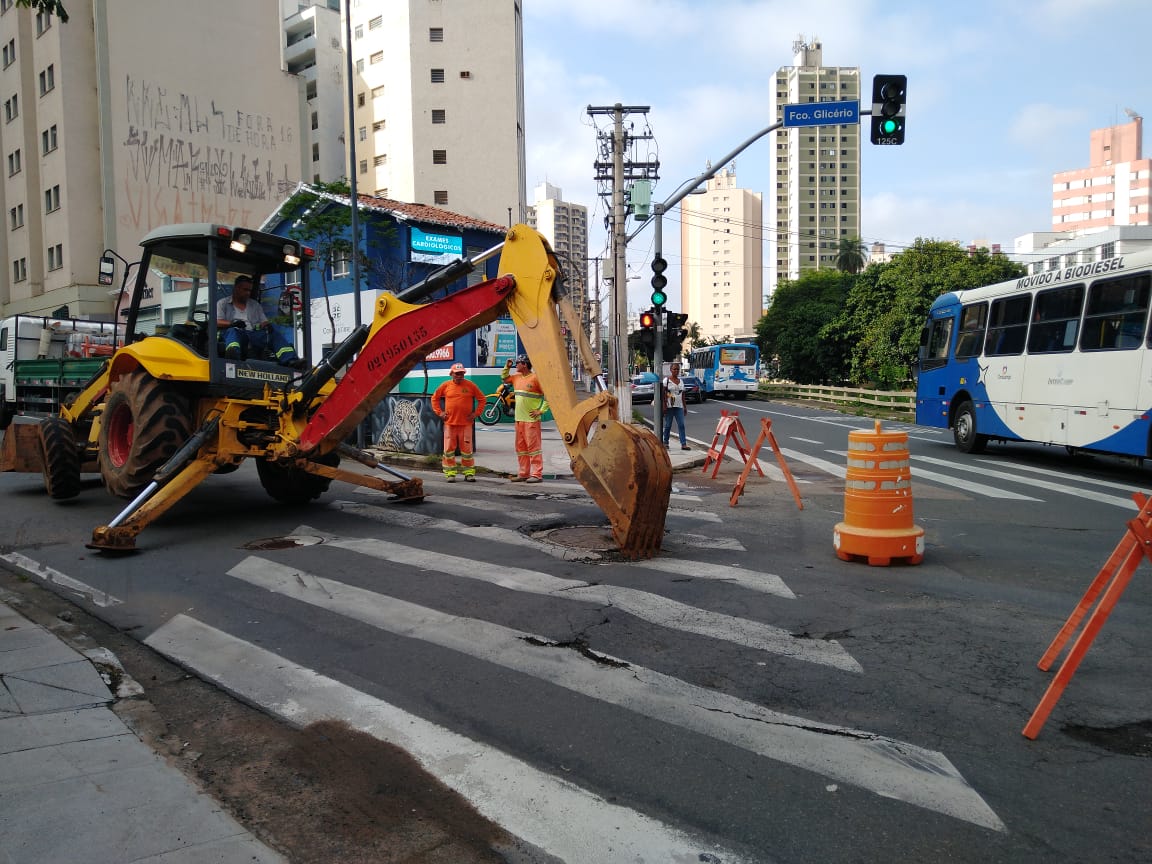Cruzamento da Glicério com Orosimbo Maia é interditado