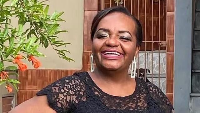 Enfermeira é a primeira a receber a vacina da Covid-19 no Brasil