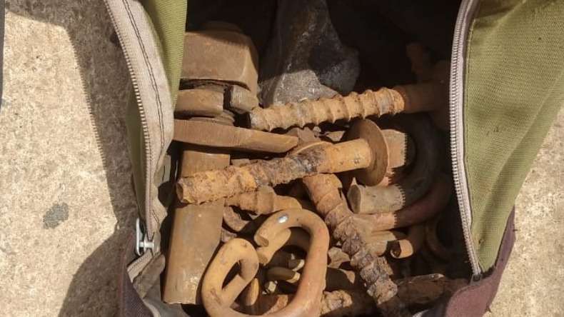 Irmãs são presas por receptação de ferragens furtadas