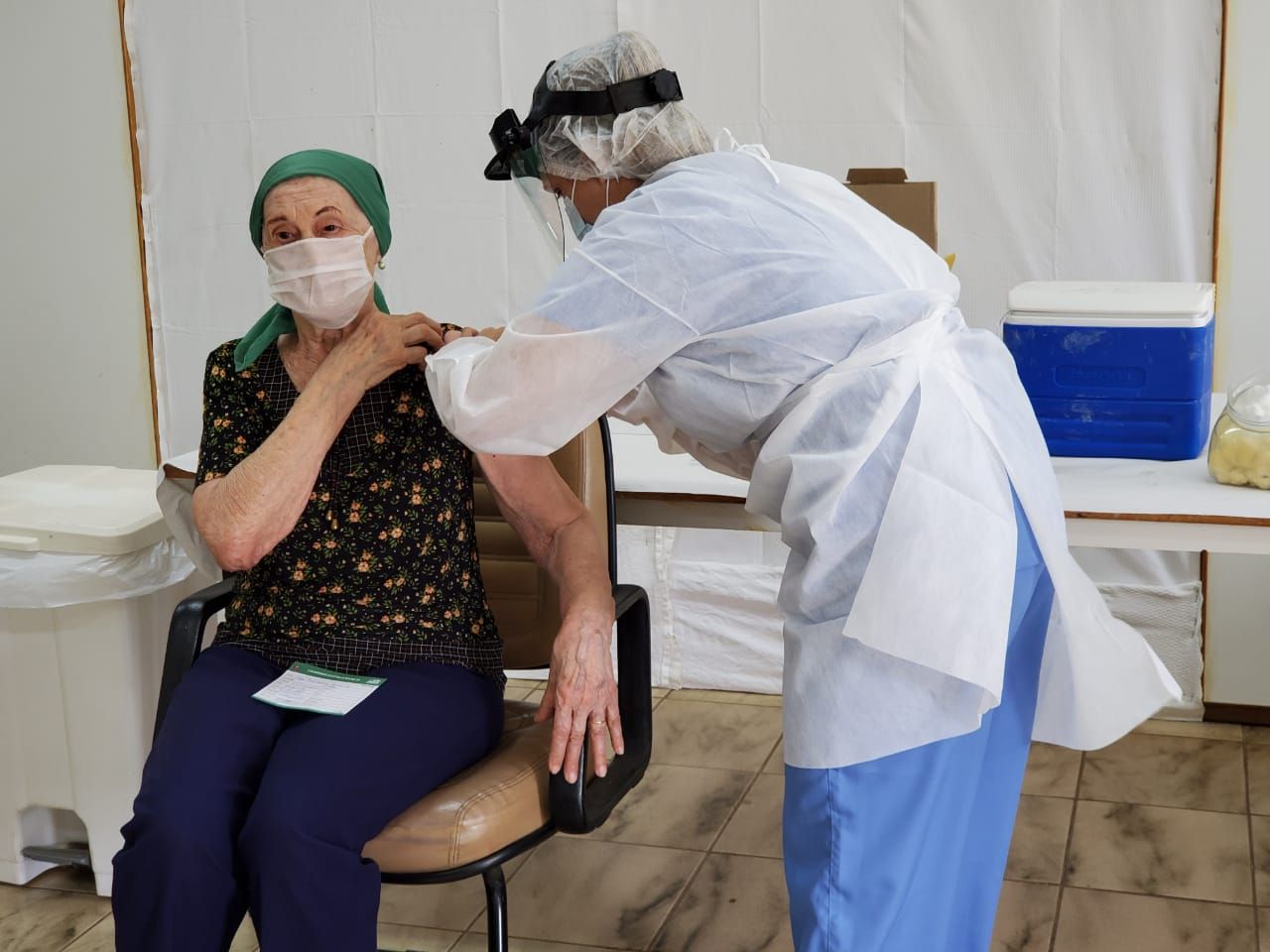 Lar dos Velhinhos inicia vacinação contra a covid-19 – veja o vídeo