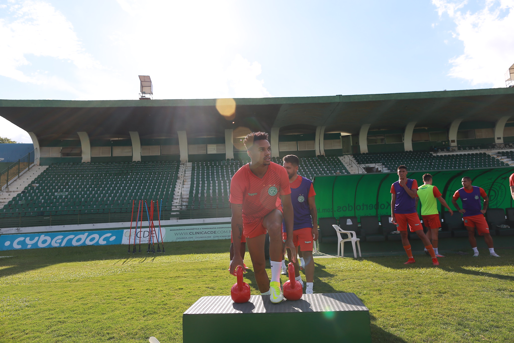 Mais dois desfalcam Guarani no dérbi por covid