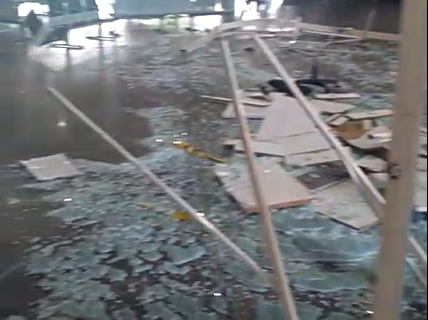 Ônibus invade o saguão da rodoviária de Campinas – veja o vídeo