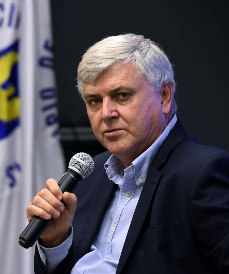 Secretário de Saúde estima impacto de vacina para abril