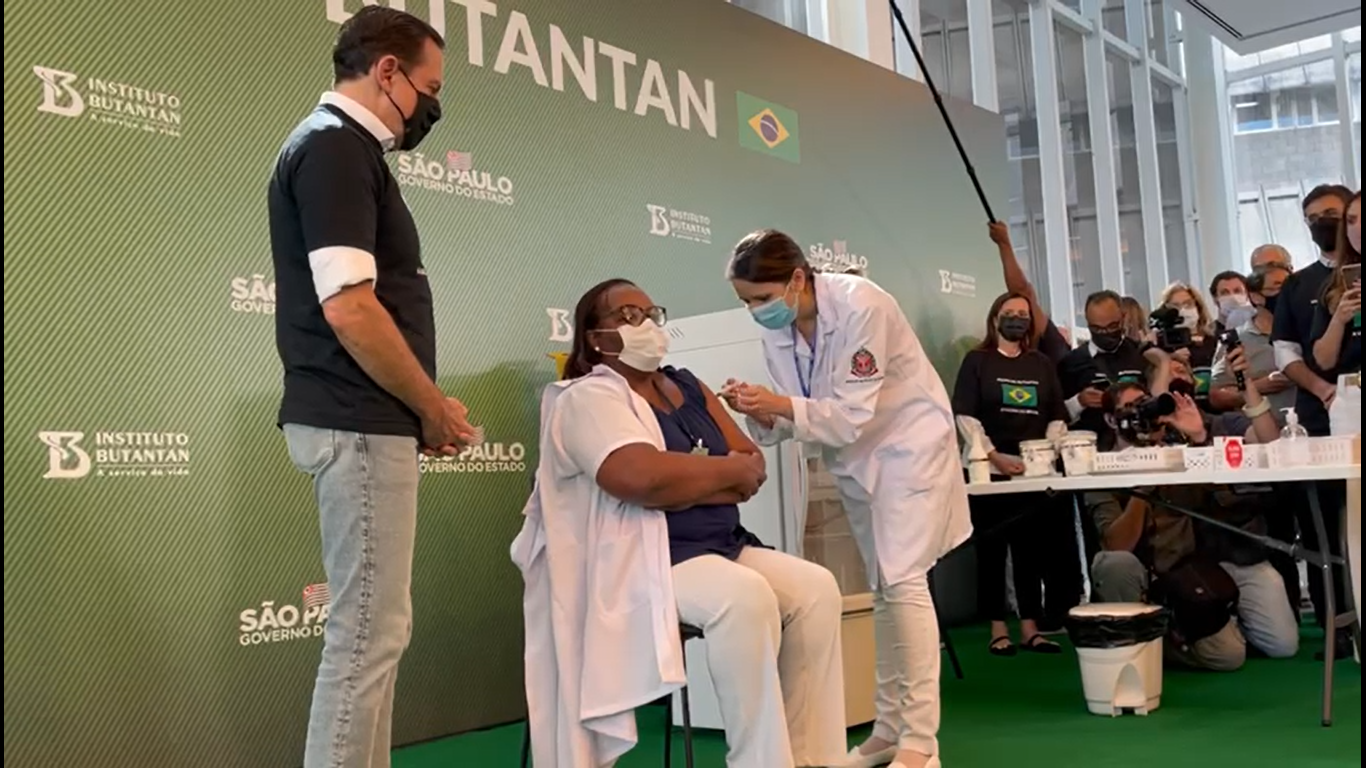 SP vacina primeira pessoa contra a covid-19 – veja o vídeo