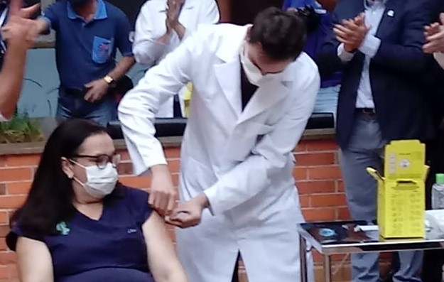 Unicamp vacina 36,2% dos profissionais da linha de frente