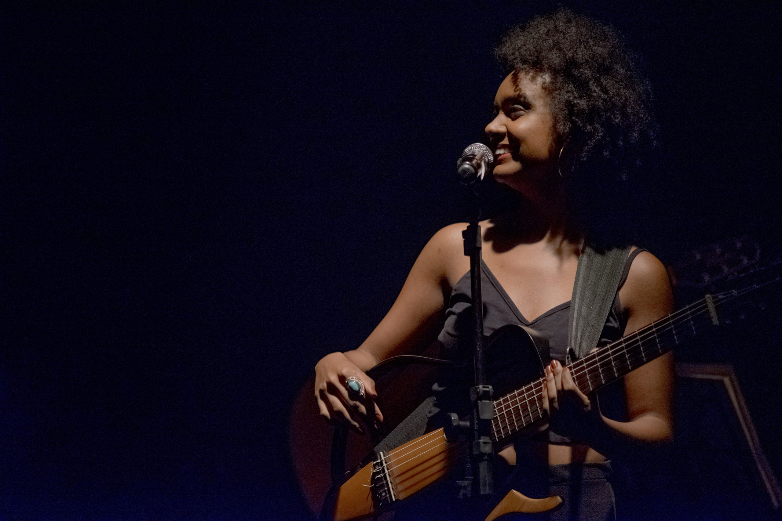 Valéria Custódio lança documentário do show Púrpura Dois