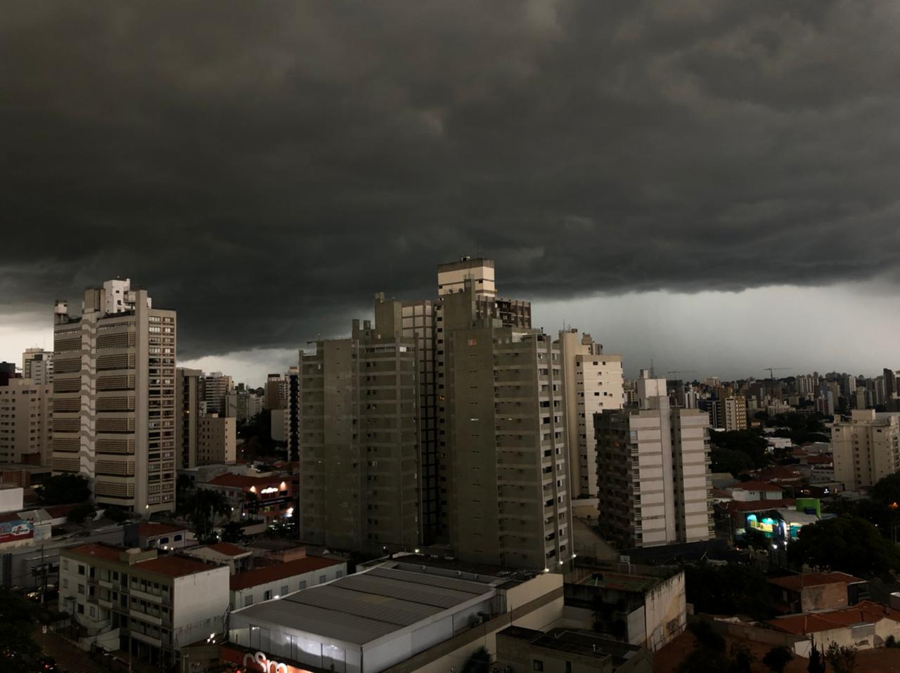 Temporal causa estragos em cidades da RMC