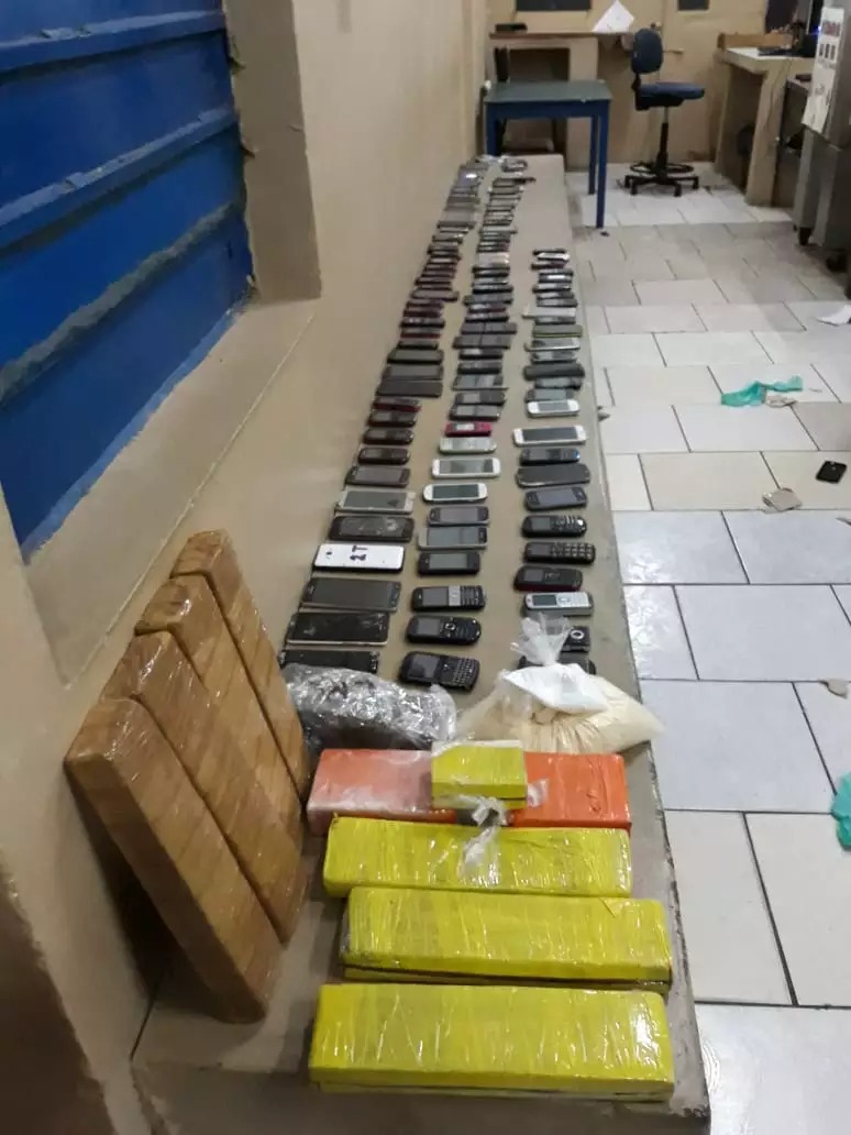 Mochilas com drogas e celulares são deixadas no CPP de Hortolândia