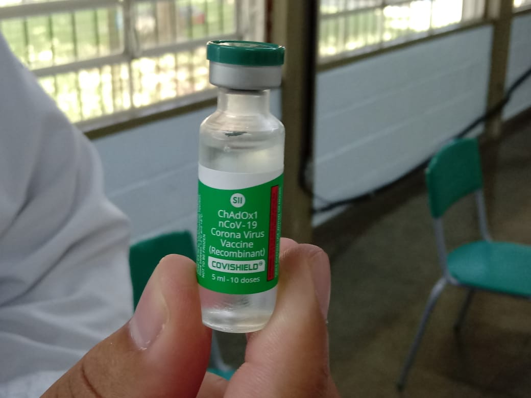 Fiocruz recebe nova remessa de insumos para vacina