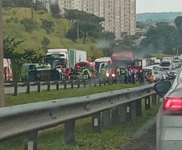 Acidente trava Anel Viário entre Campinas e Valinhos