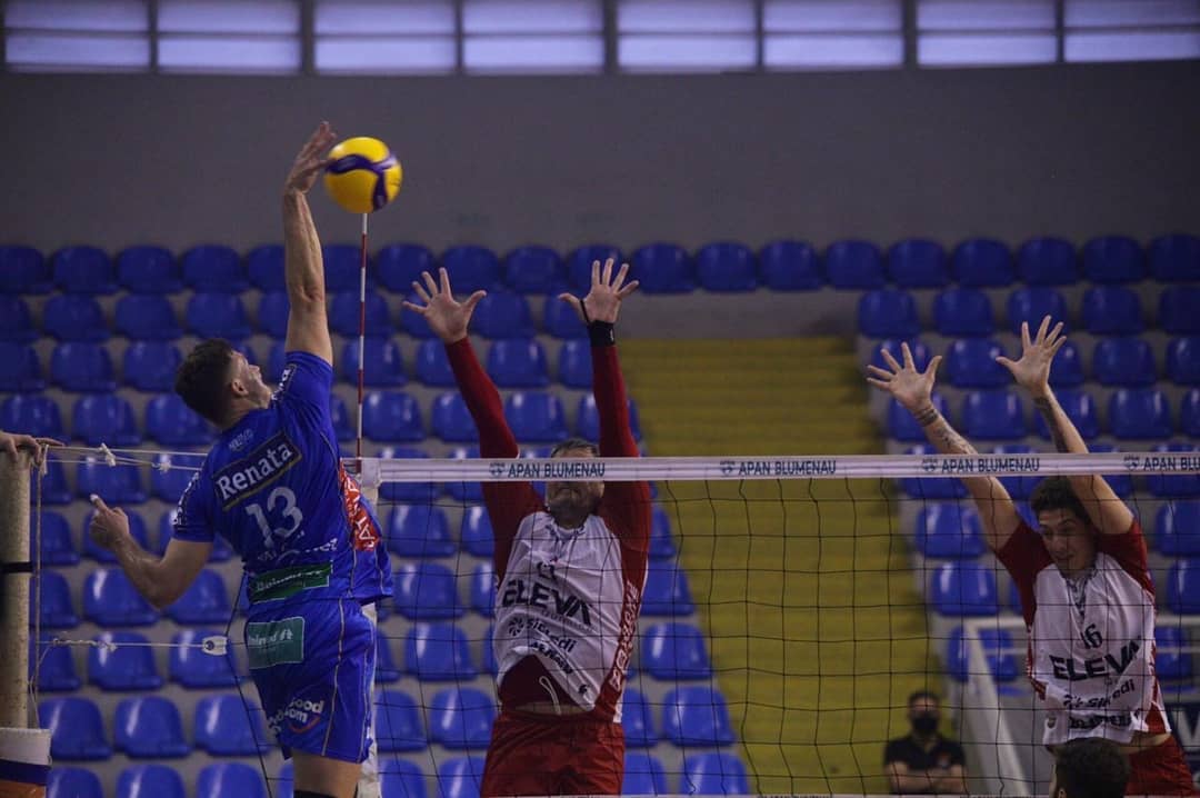 Campinas vence Blumenau fora de casa