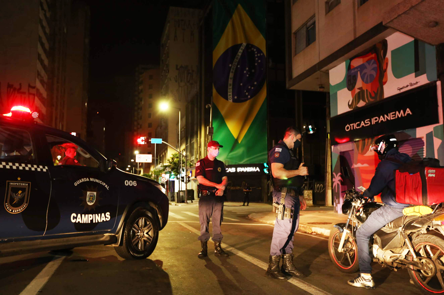 Justiça suspende liminar que impedia deter por violação do toque de recolher