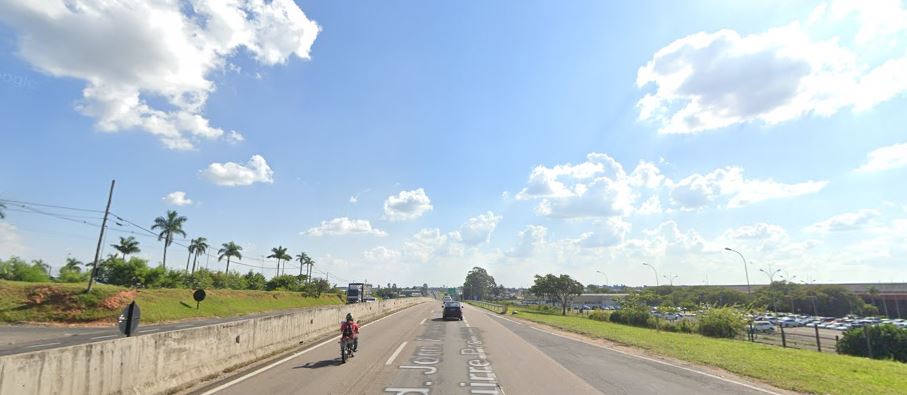 Viatura da PM capota na Campinas-Monte Mor