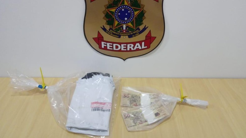 Homem é preso por comprar notas falsas