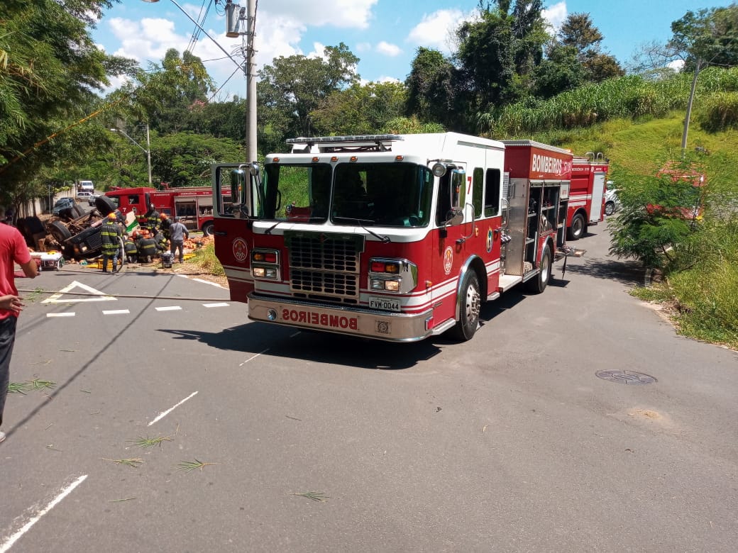Homem morre depois de capotamento de caminhão