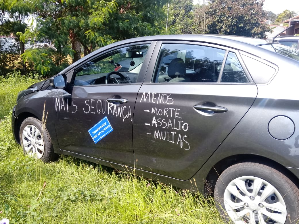 PL desobriga placas de identificação em carros por aplicativo