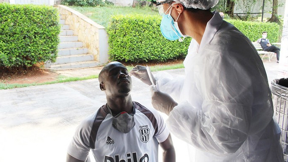 Surto de covid-19 cresce na Ponte com mais oito atletas