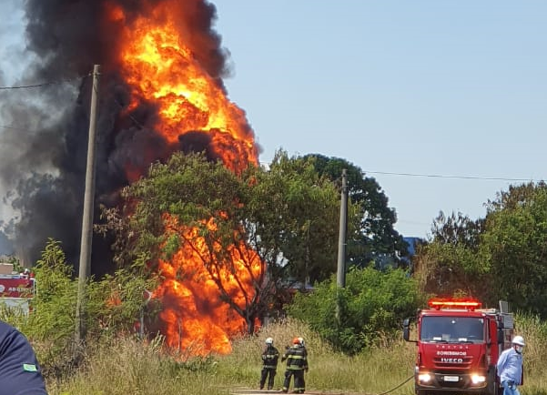 Vagão pega fogo perto da Replan – veja o vídeo