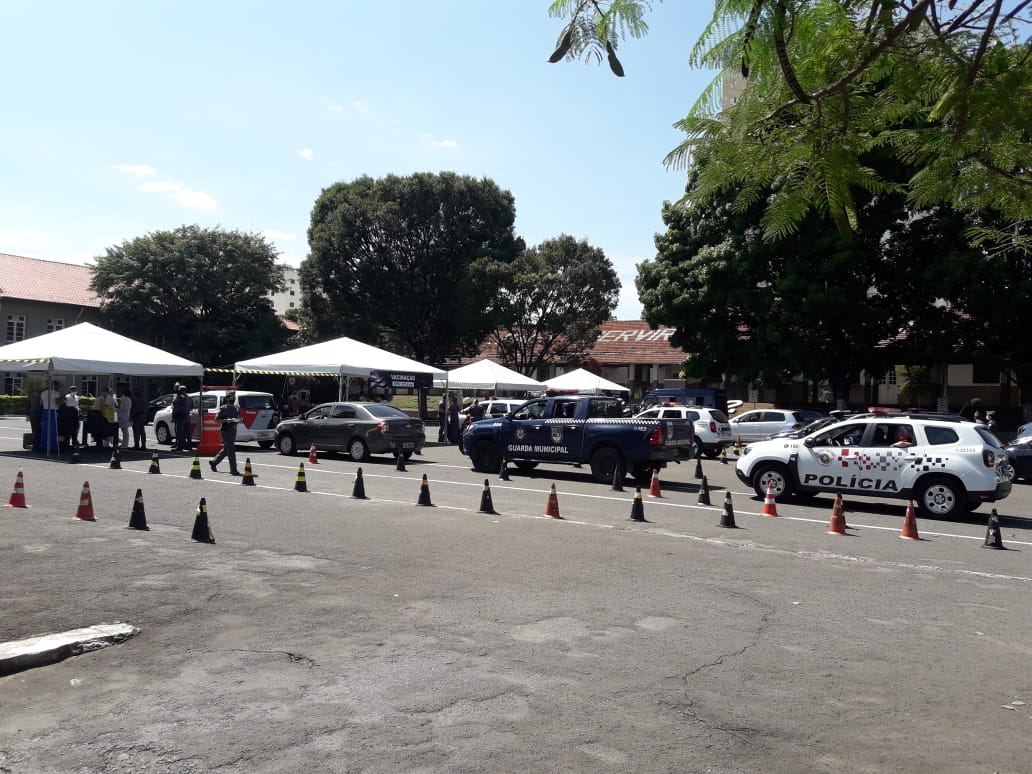 Policiais começam a ser vacinados em SP – veja vídeo