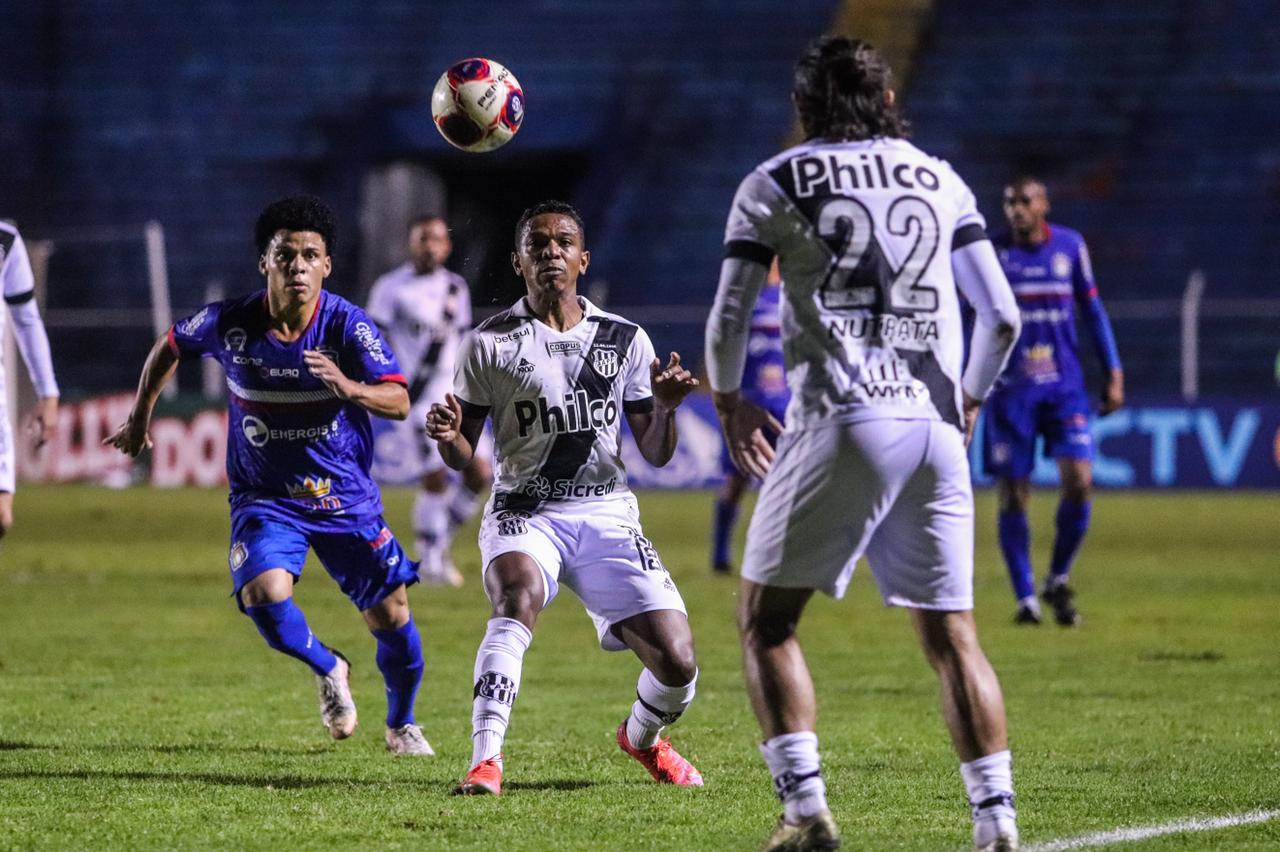 Ponte vira no fim e bate o São Caetano