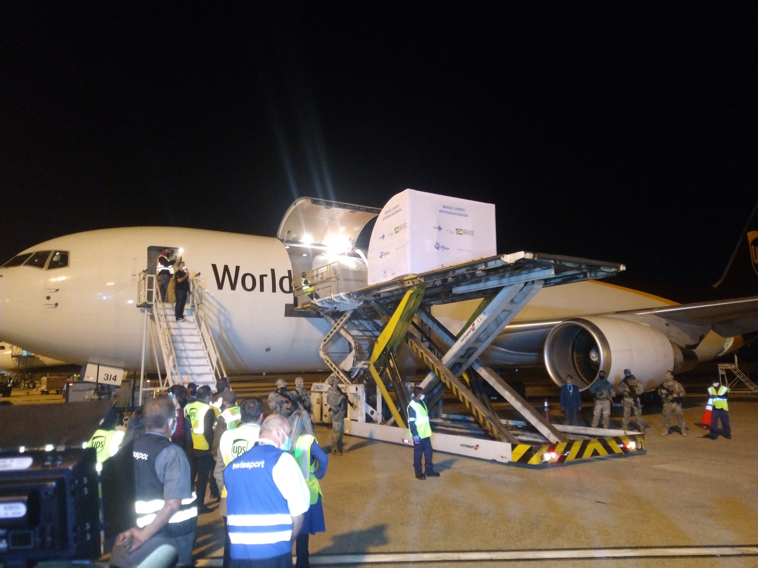  Pfizer entrega mais 1,1 milhão de doses e fecha 1º contrato com Governo