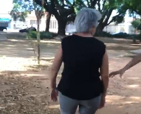 Professora é agredida por pessoas sem máscara; vídeo