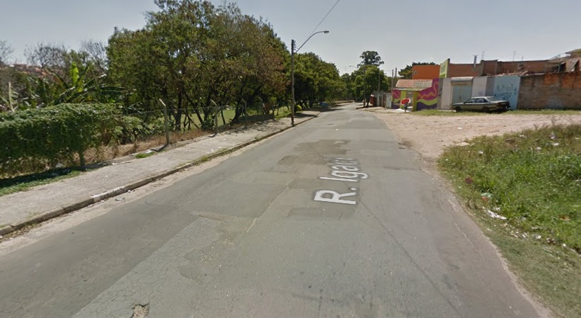 Caminhão derruba muro de casa em Campinas