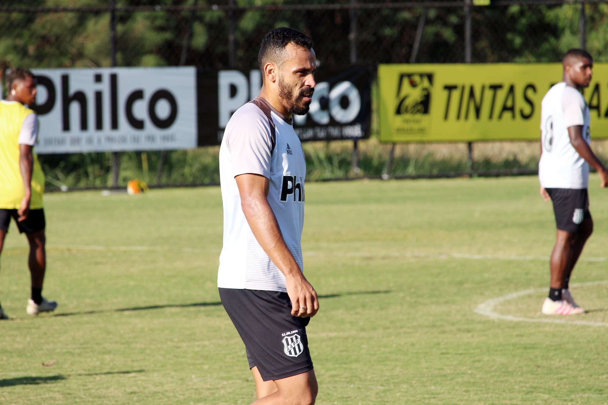 Macaca tem reforço no ataque e dúvida na lateral