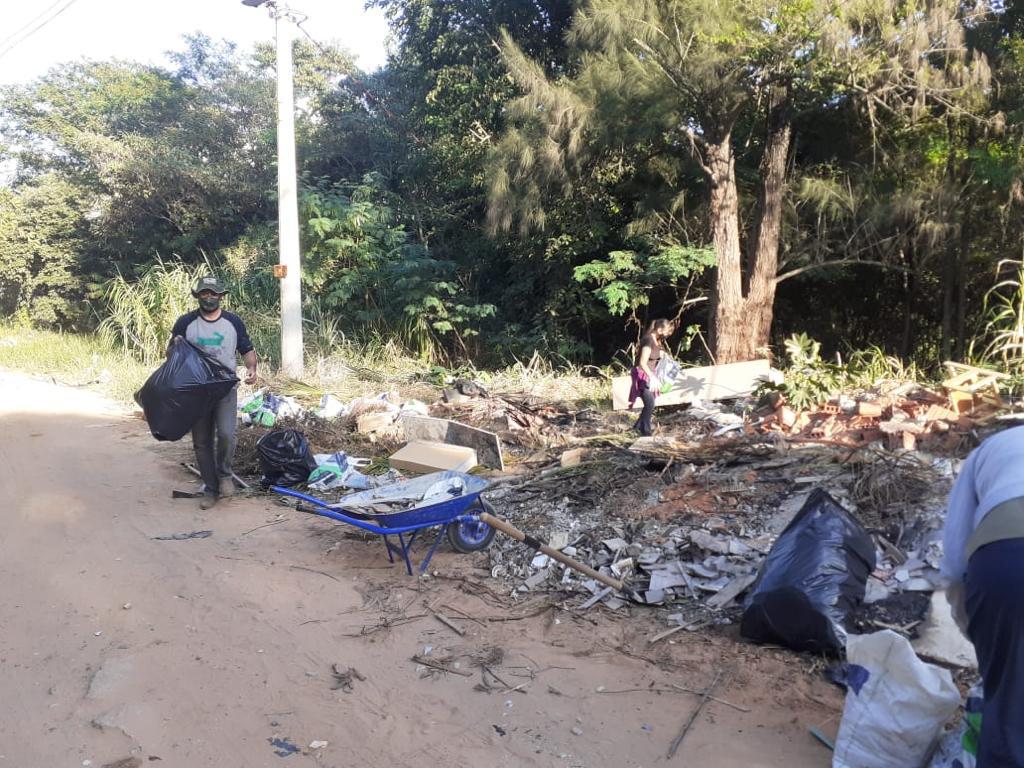 Moradores do Jardim Miriam fazem mutirão para retirar lixo de APP