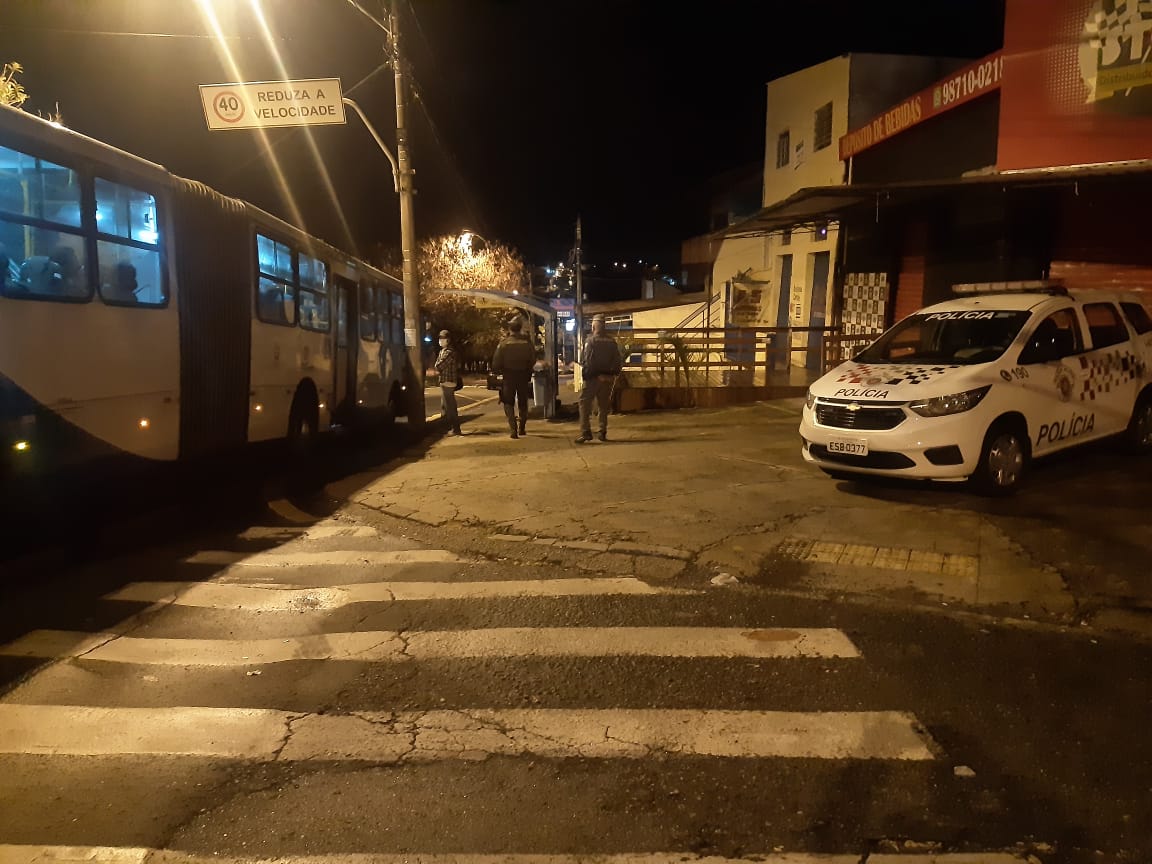 PM faz operação para coibir roubos em pontos de ônibus