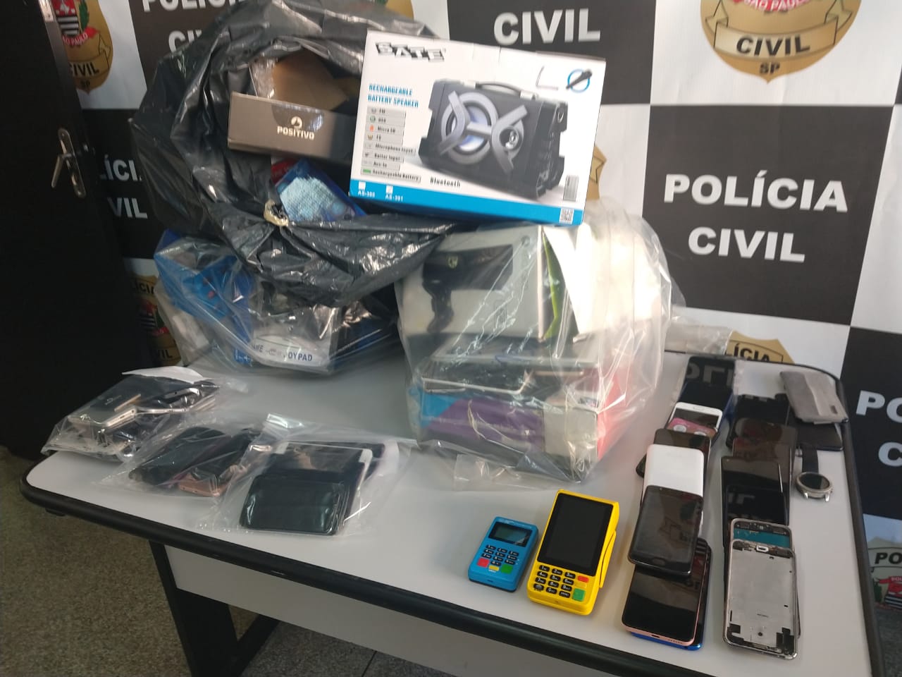 Polícia apreende celulares roubados no Centro de Campinas