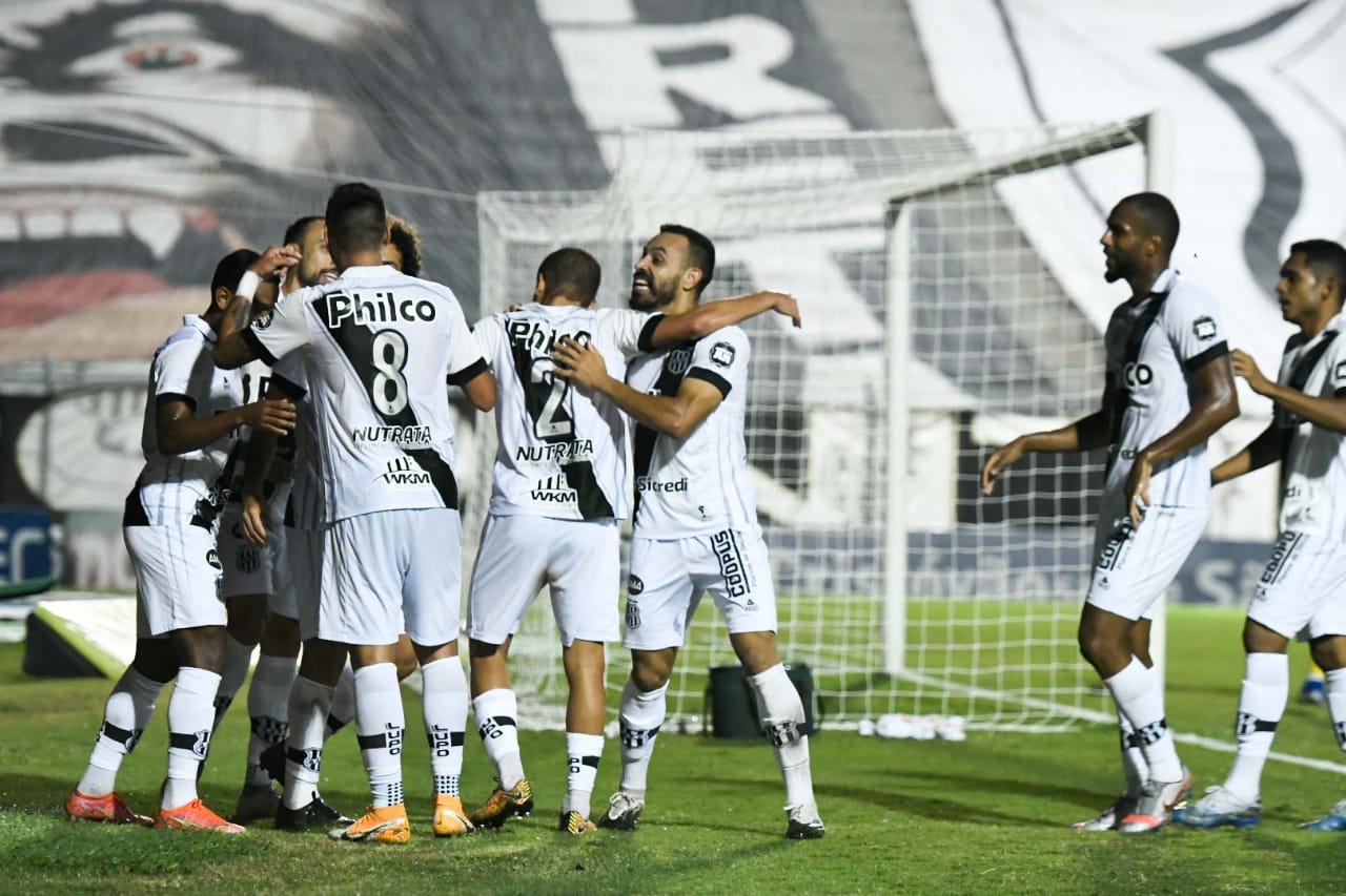 Ponte vence o dérbi e segue viva no Paulistão