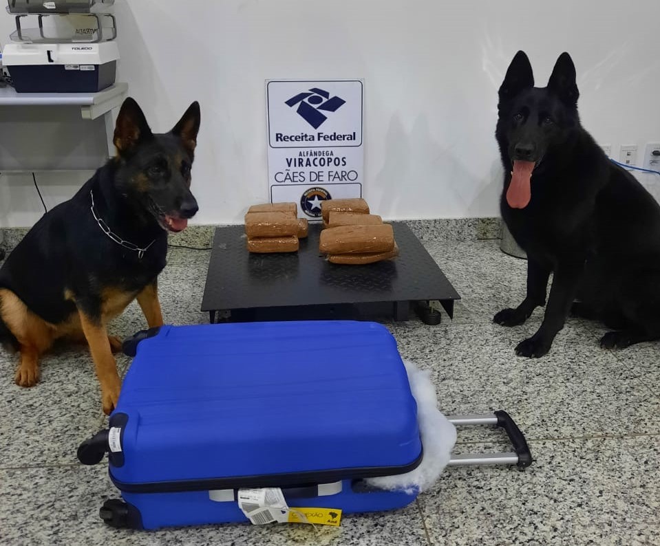 Receita apreende quase 10Kg de maconha em bagagem 