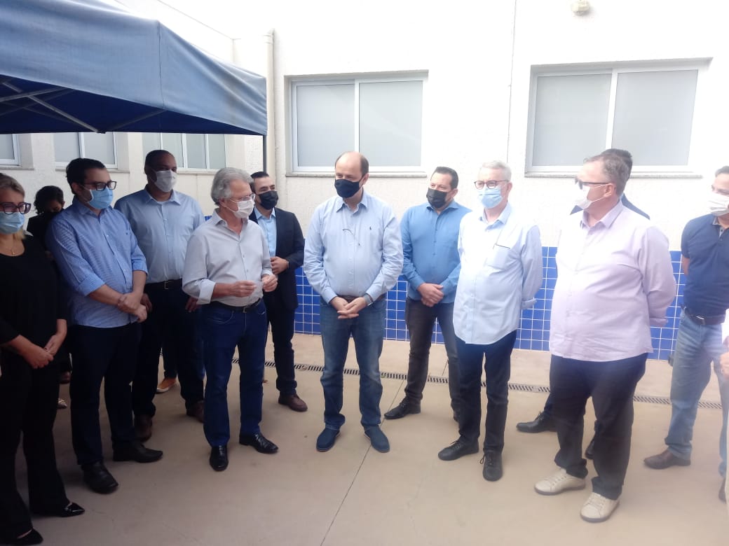 Rossieli acompanha vacinação de professores em Americana