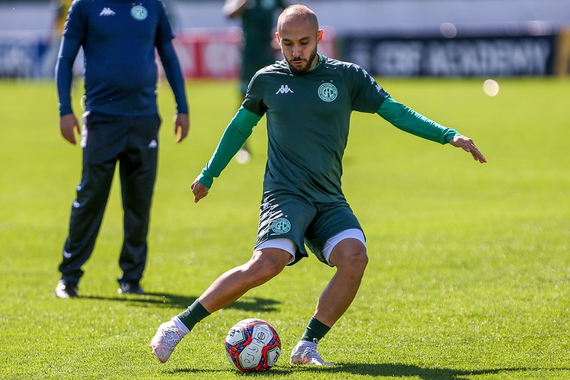 Guarani e Coritiba se enfrentam hoje às 19h