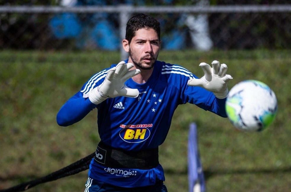 Guarani contrata goleiro Lucas França