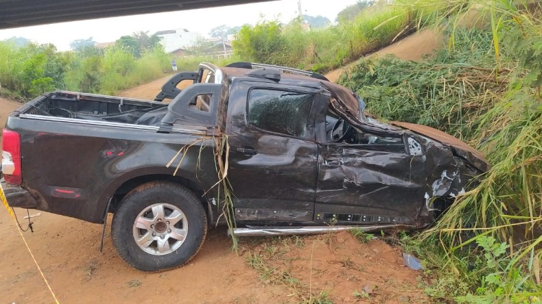 Motorista morre após capotar carro e cair sob viaduto