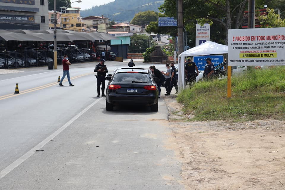 Serra Negra aumenta restrições e suspende aulas presenciais