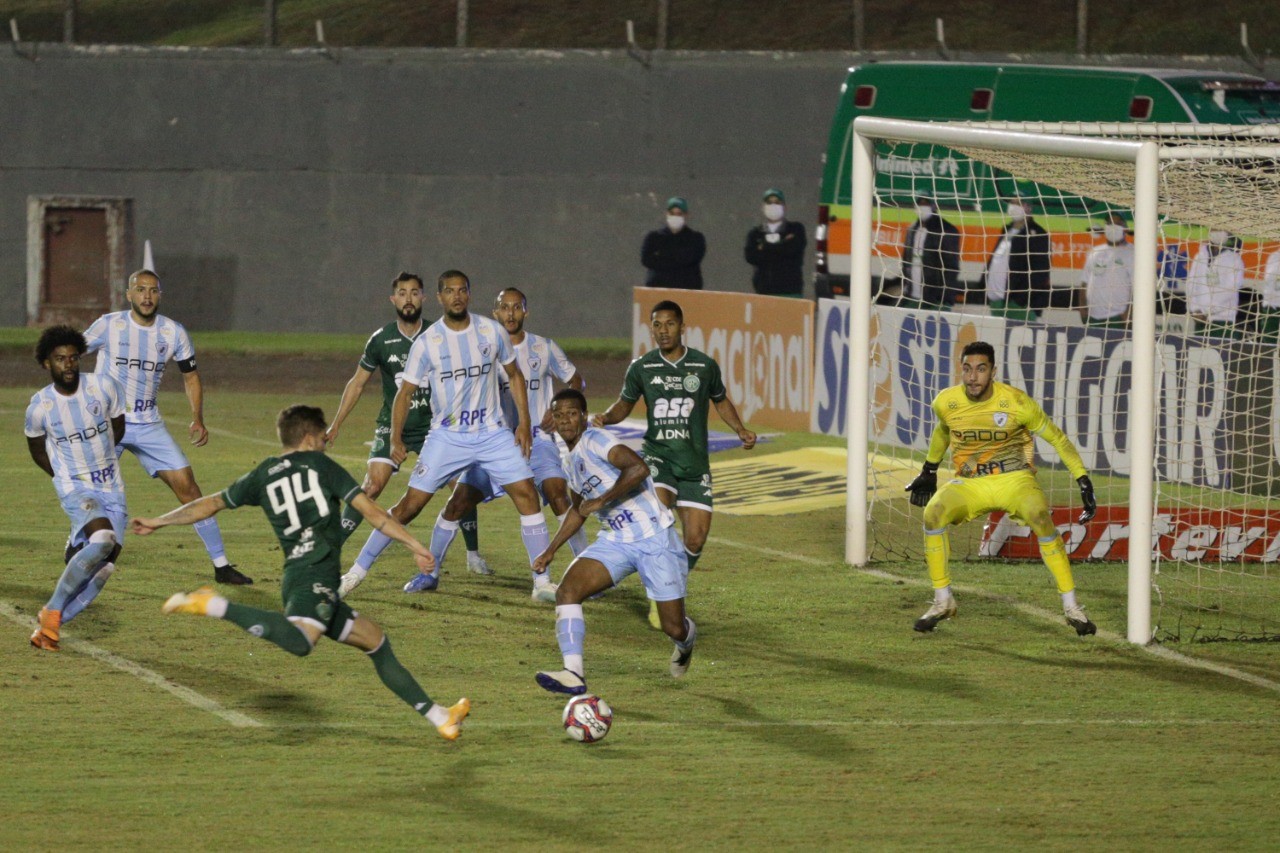 Guarani vence mais uma e se aproxima do G-4