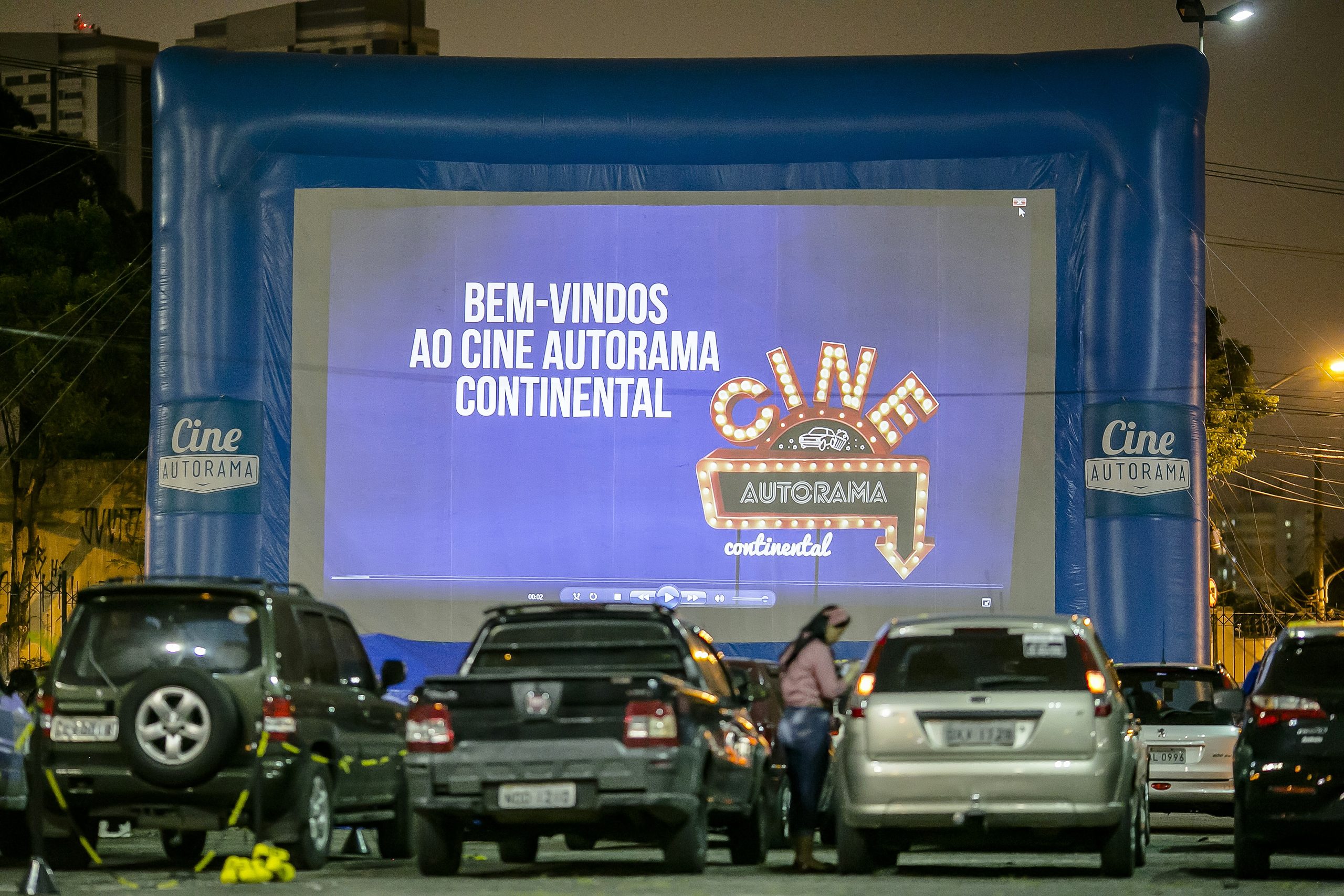 Pedreira do Chapadão recebe drive-in com cinema gratuito