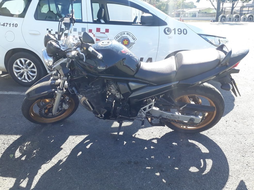 PM recupera motos roubadas e prende bandidos