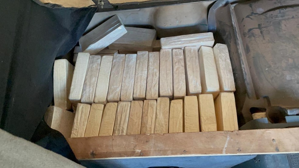 Polícia apreende cocaína avaliada em R milhões