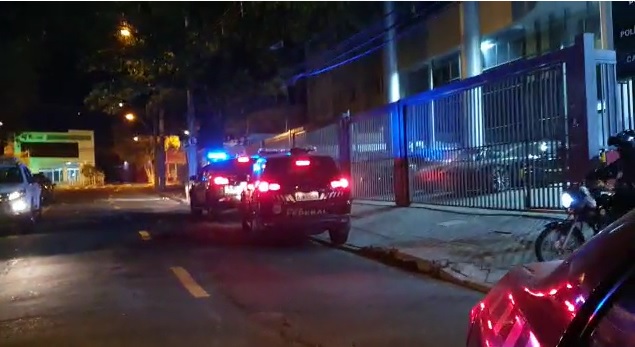 Policial acusado de envolvimento no tráfico se entrega