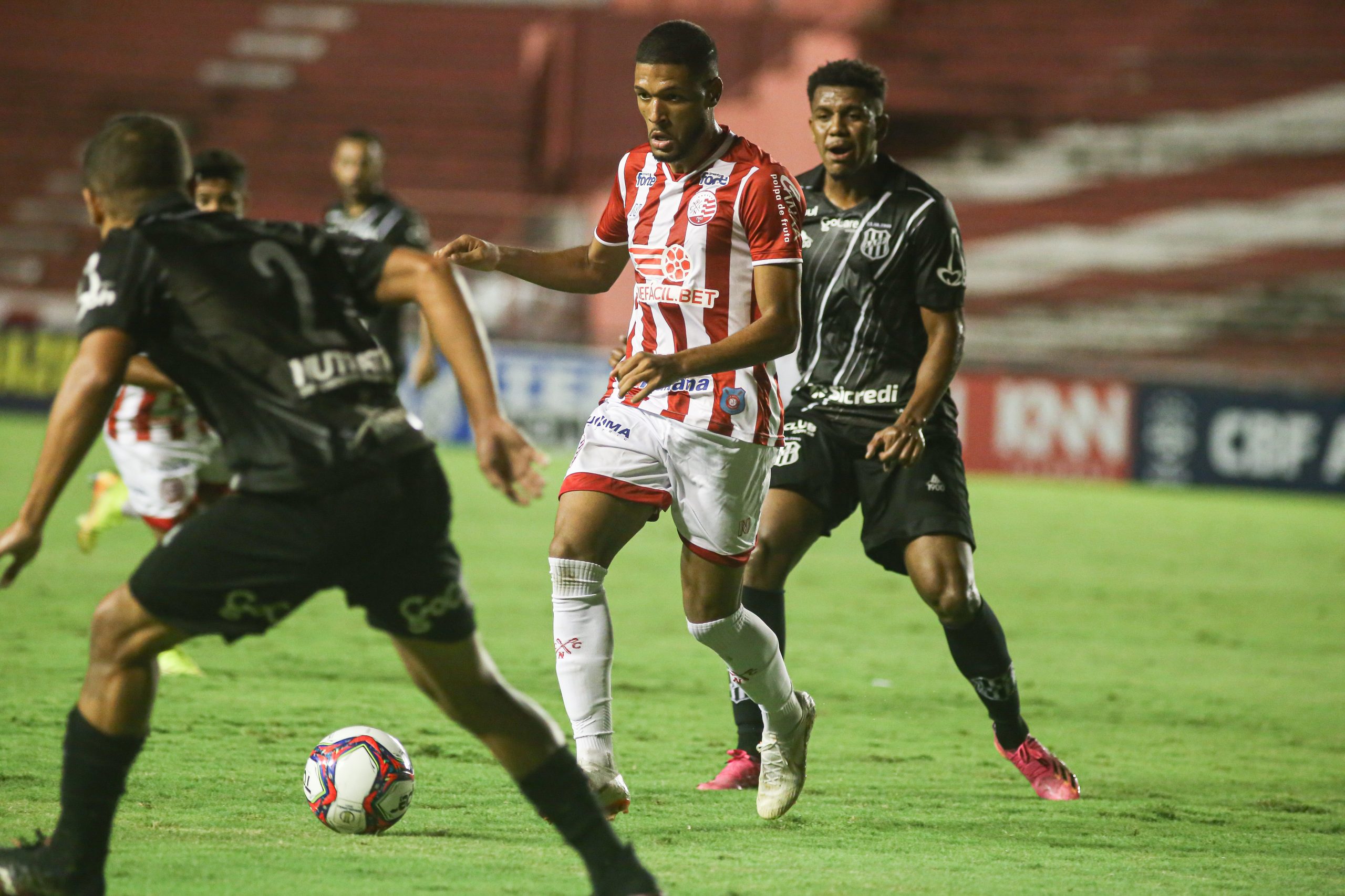 Ponte arranca empate com o líder no Recife